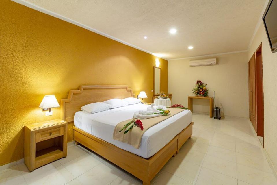 Tecnohotel Itzaes Merida Exterior photo