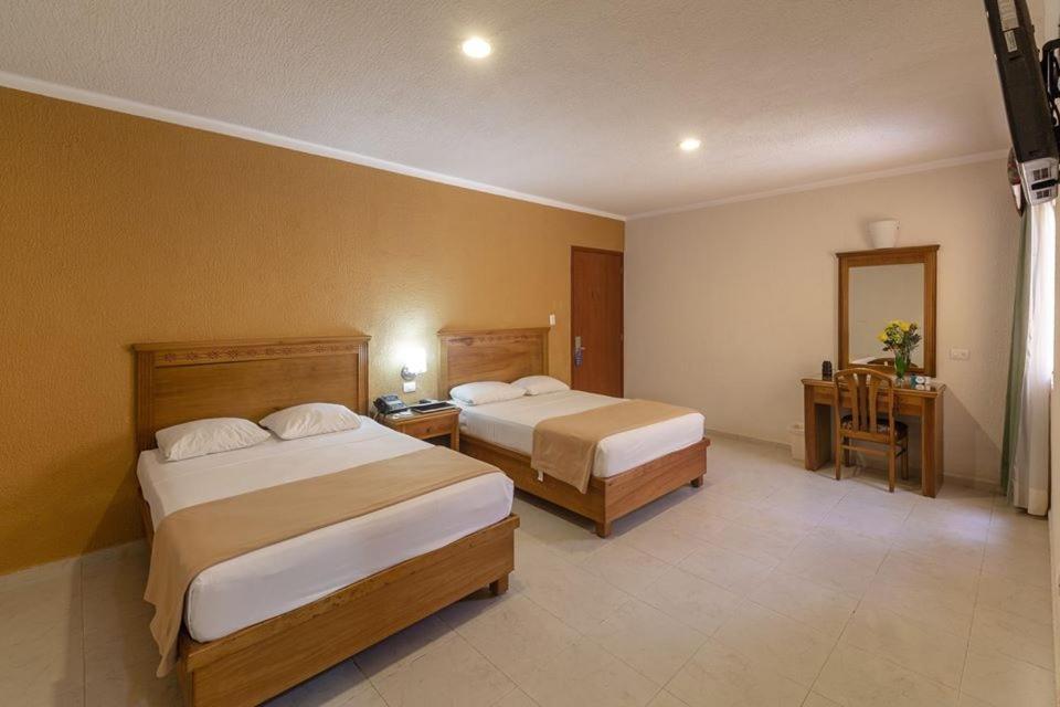 Tecnohotel Itzaes Merida Exterior photo